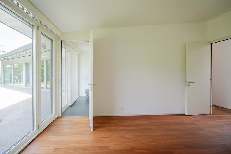 Wohlfühloase am Rhein: Grosszügiger Bungalow für Geniesser (9)