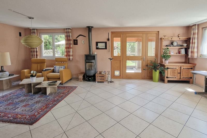 Freistehendes 6.5 Zimmer-EFH-sonnige Aussichten für eine Familie (11)
