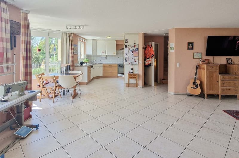 Freistehendes 6.5 Zimmer-EFH-sonnige Aussichten für eine Familie (8)