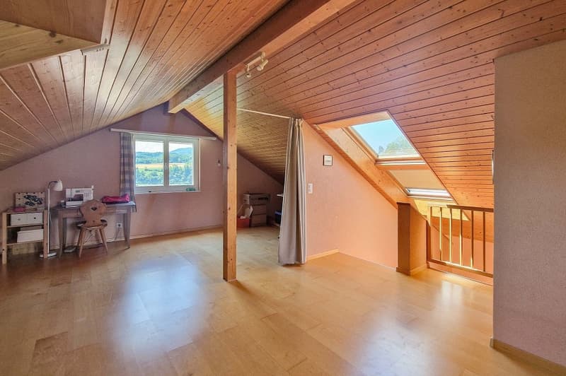 Freistehendes 6.5 Zimmer-EFH-sonnige Aussichten für eine Familie (5)