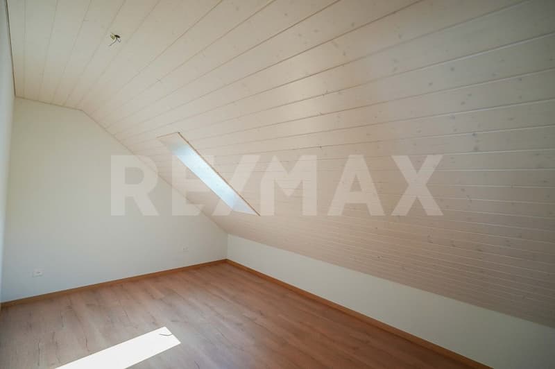 Neuwertige 3.5 Zimmer-Dachwohnung mit zusätzlichem Galeriezimmer (6)