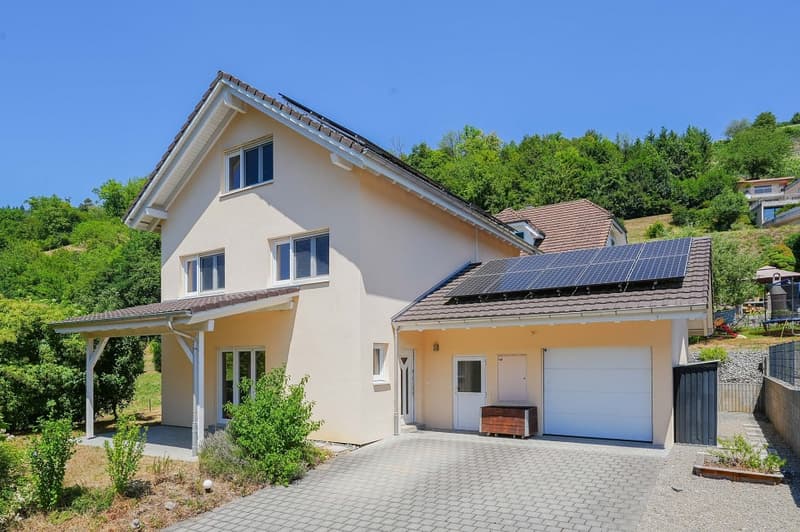 Grosszügiges 7.5 Zimmer-Einfamilienhaus am Bauzonenrand (1)