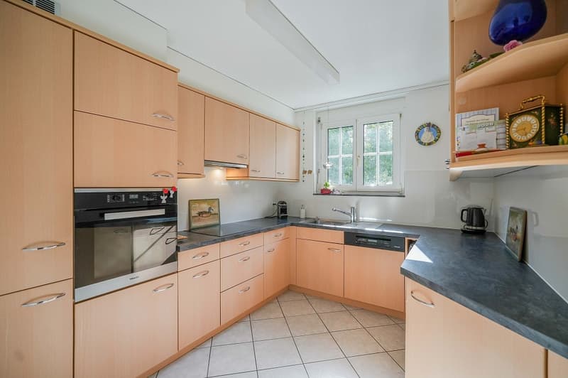 Gepflegte 4.5 Zimmer-Wohnung mitten im Dorf (2)