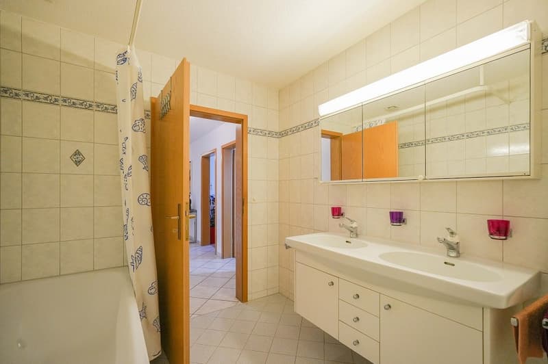 Gepflegte 4.5 Zimmer-Wohnung mitten im Dorf (8)