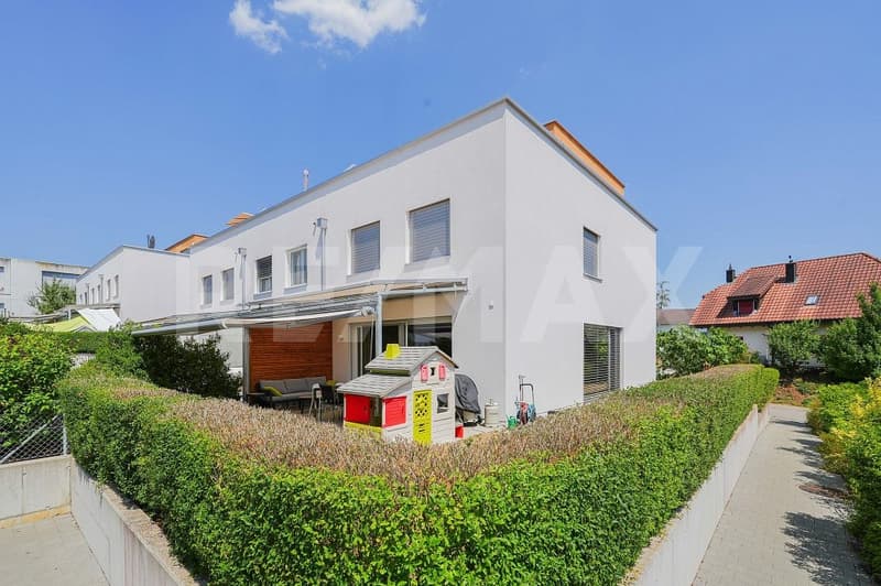 Was sich Familien wünschen: 5.5 Zimmer Eck-Einfamilienhaus - in direkter Schulnähe (2)