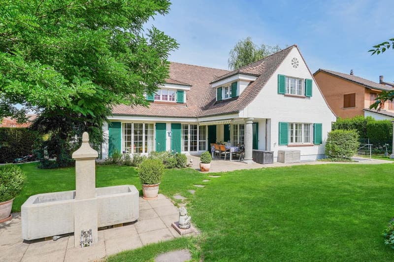Repräsentative 7.5 Zimmer-Landhaus-Villa an bester Lage (1)