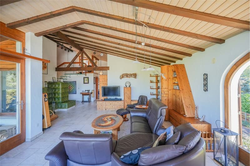 Ruhig wohnen am Bauzonenrand: 7.5 Zimmer-Wohnhaus mit 3 Garagen (4)