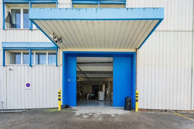 Eingang Industriegebaeude.png