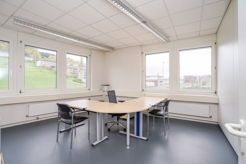 Funktionale Bürofläche mit Blick ins Grüne (4)