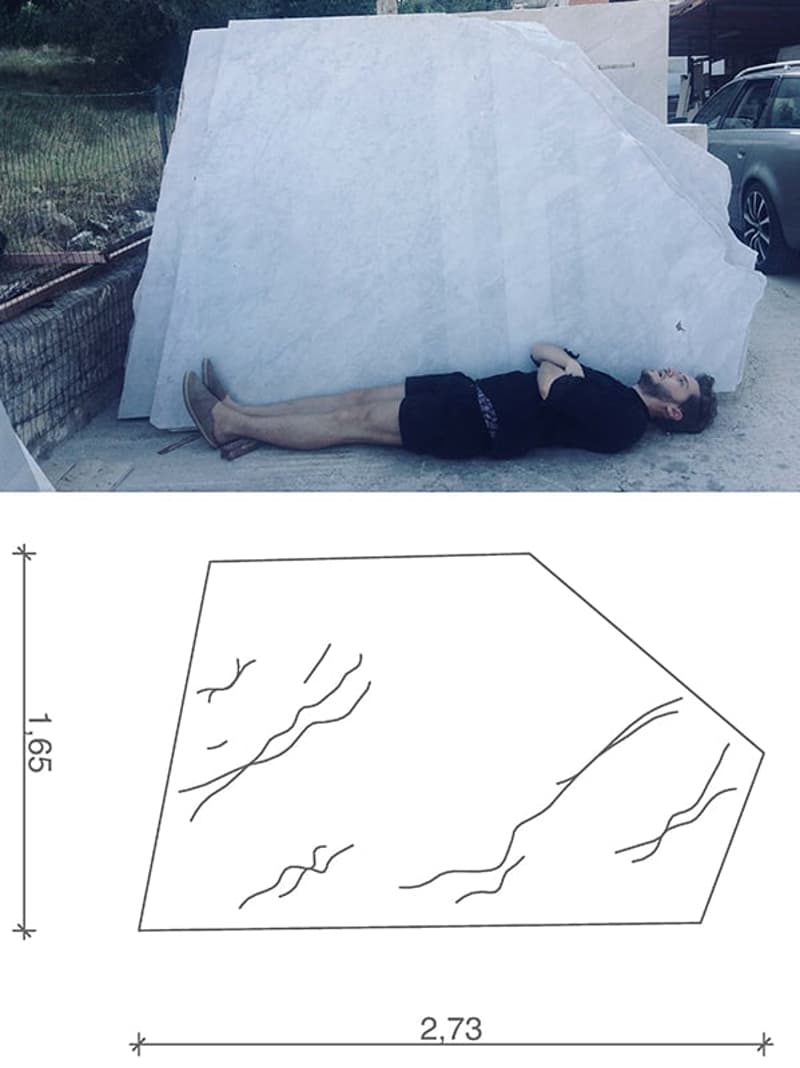 Floor area of 2.73 m2, length of 165 cm, layout with curves