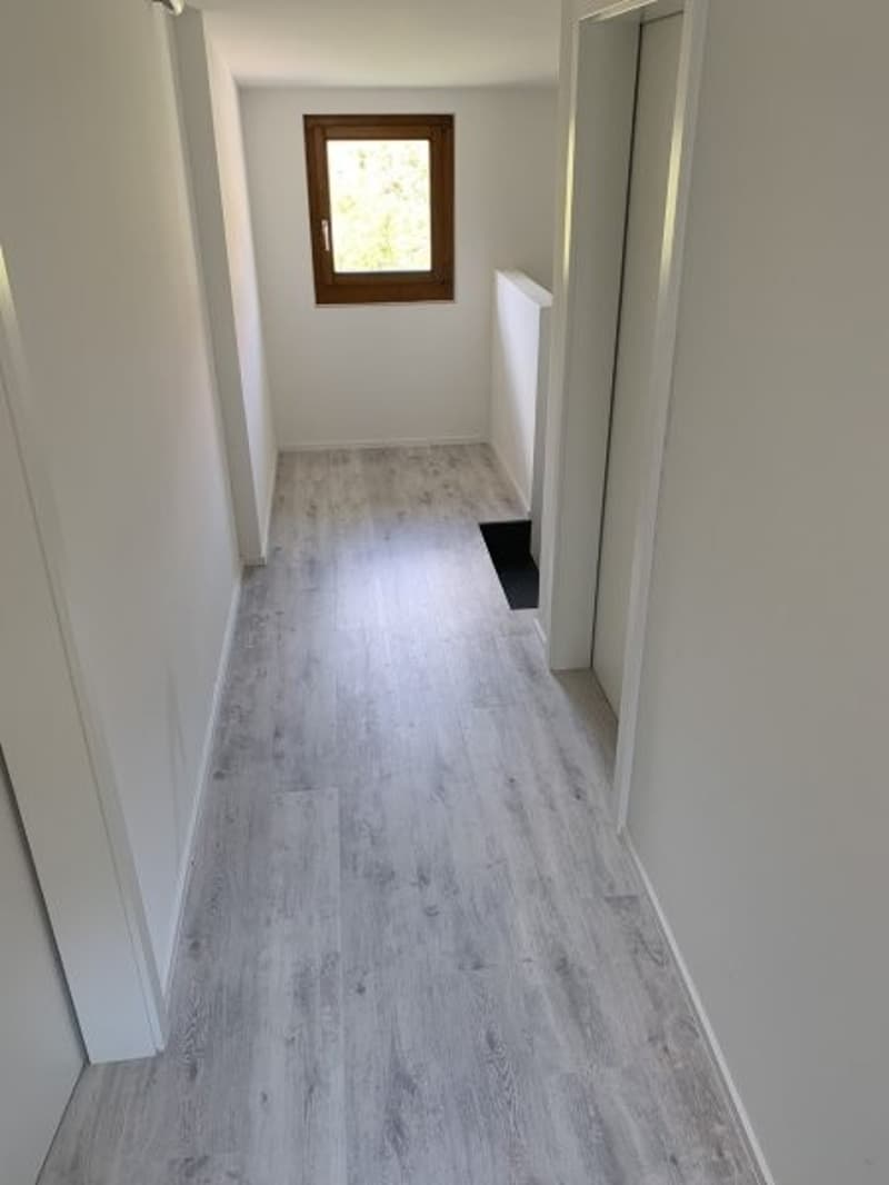 Casa familiare affascinante di 4,5 locali in una posizione tranquilla a Zuzgen (9)