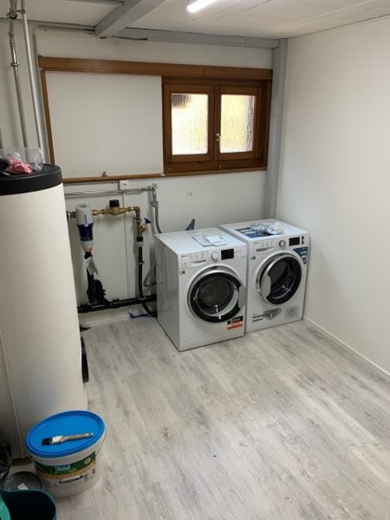 Casa familiare affascinante di 4,5 locali in una posizione tranquilla a Zuzgen (13)