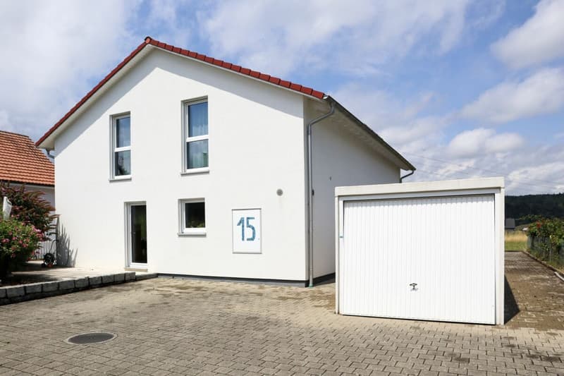 6 1/2 Zimmer Einfamilienhaus mit zusätzlicher 2-Zimmer Einliegerwohnung (rollstuhlgängig) an sehr ruhiger und sonniger Lage (4)