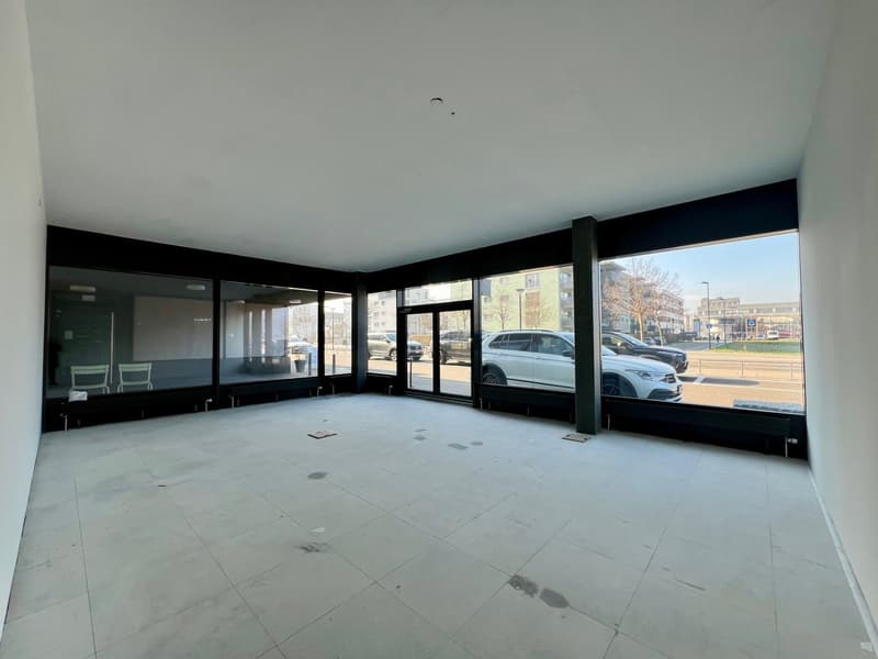 empty room, white walls, white tiles, large windows, glass doors, chairs, trash bin