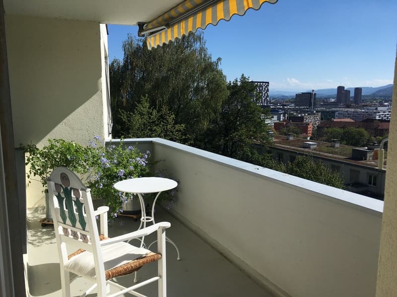 Zwischenmiete bis 30.06.2027 – charmante 2.5-Zimmer-Wohnung mit Panorama über Zürich (3)