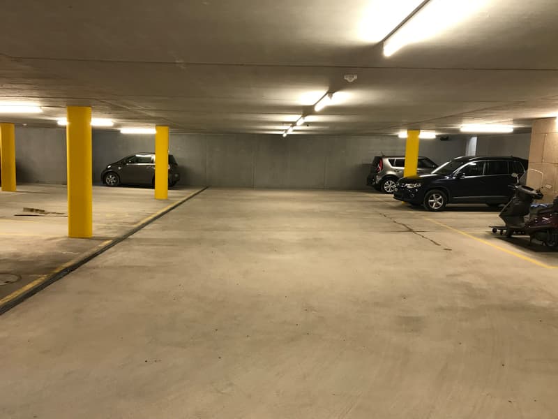 Parkplatz in Tiefgarage zu vermieten (2)
