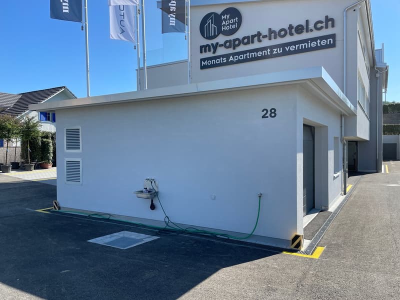Secure motorhome storage space in Nuolen-Wangen SZ (6)