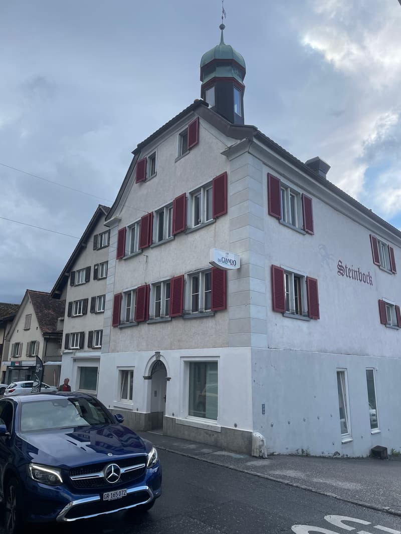 Espace commercial directement sur la route cantonale au milieu de Zizers dans la propriété "Liegenschaft Steinbock" (6)