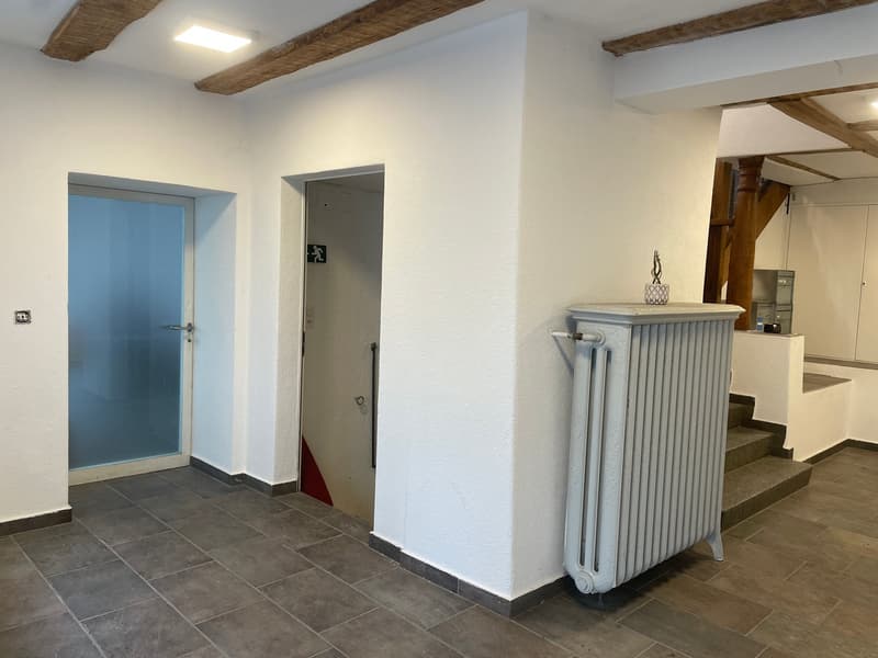 Espace commercial directement sur la route cantonale au milieu de Zizers dans la propriété "Liegenschaft Steinbock" (7)
