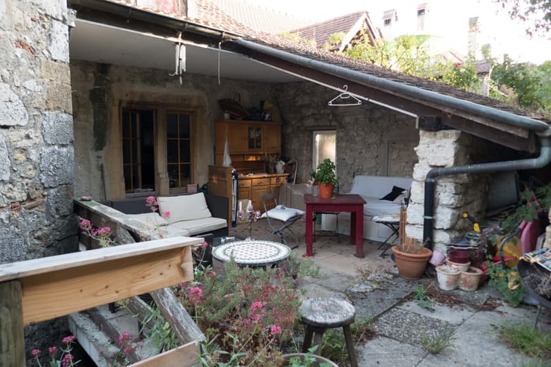 Charmante 3 ½ Zimmer Altbauwohnung mit Seeblick und privater grosser Terrasse in Ligerz (9)