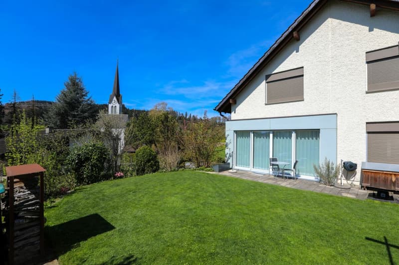 Familienfreundliches Doppeleinfamilienhaus mit idyllischem Garten (2)