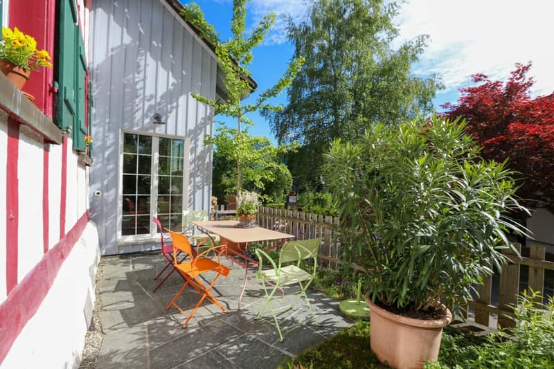 Zweifamilienhaus mit wunderschönem Blumengarten - Ein Liebhaberobjekt! (17)