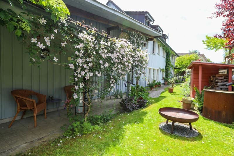 Zweifamilienhaus mit wunderschönem Blumengarten - Ein Liebhaberobjekt! (20)