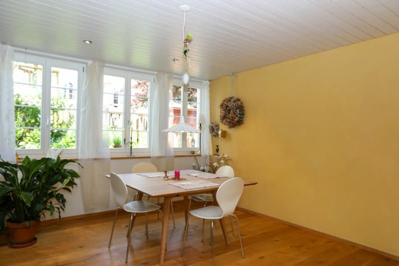 Zweifamilienhaus mit wunderschönem Blumengarten - Ein Liebhaberobjekt! (5)