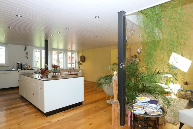 Zweifamilienhaus mit wunderschönem Blumengarten - Ein Liebhaberobjekt! (4)