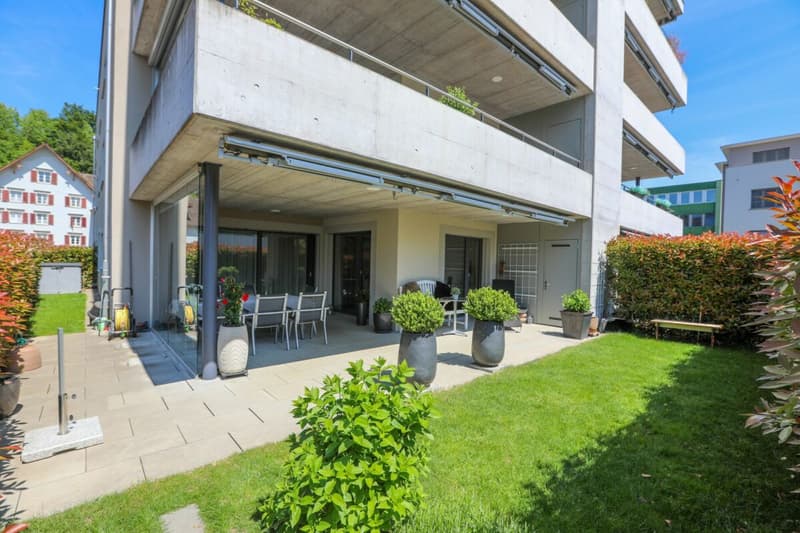 Hochwertige Parterrewohnung mit grossem Gartenanteil (2)