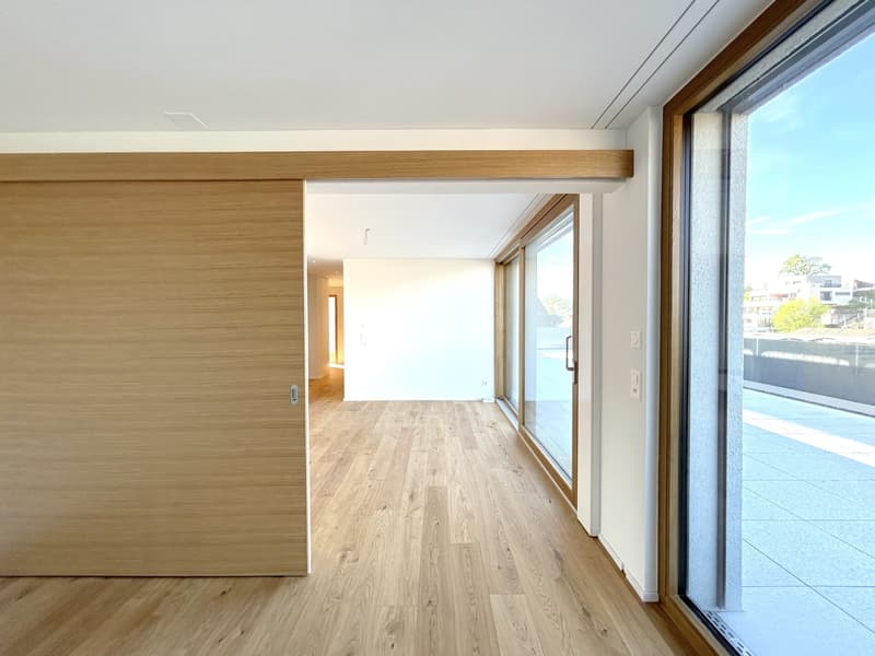 Erstbezug: Top moderne und hochwertige Attika-Wohnung mit grosser Terrasse und optimalem Grundriss für Homeoffice (1)