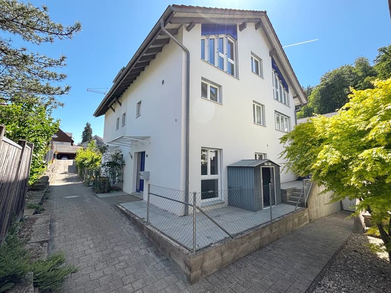 Modernes 5.5-Zimmer-Doppeleinfamilienhaus mit Garten und viel Licht in Neuenhof (13)