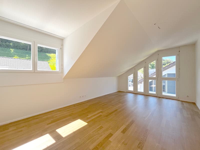 Modernes 5.5-Zimmer-Doppeleinfamilienhaus mit Garten und viel Licht in Neuenhof (8)