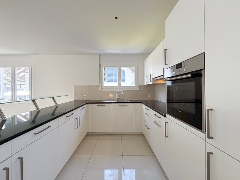 Modernes 5.5-Zimmer-Doppeleinfamilienhaus mit Garten und viel Licht in Neuenhof (5)