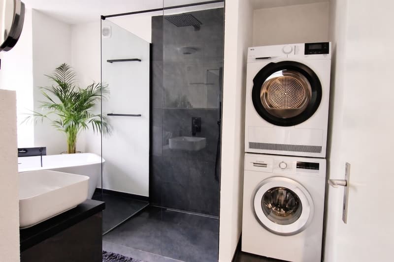 Exklusive 4.5 Zimmer-Wohnung mit 118m2 Wohnfläche - komplett renoviert in Glarus Süd (5)