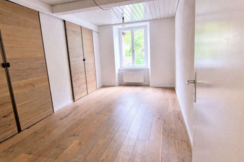 Exklusive 4.5 Zimmer-Wohnung mit 118m2 Wohnfläche - komplett renoviert in Glarus Süd (9)
