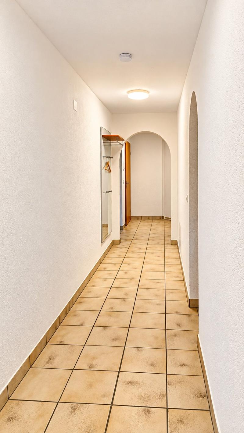 Zentrale 2.5 Zimmer-Wohnung mit Cheminée (13)
