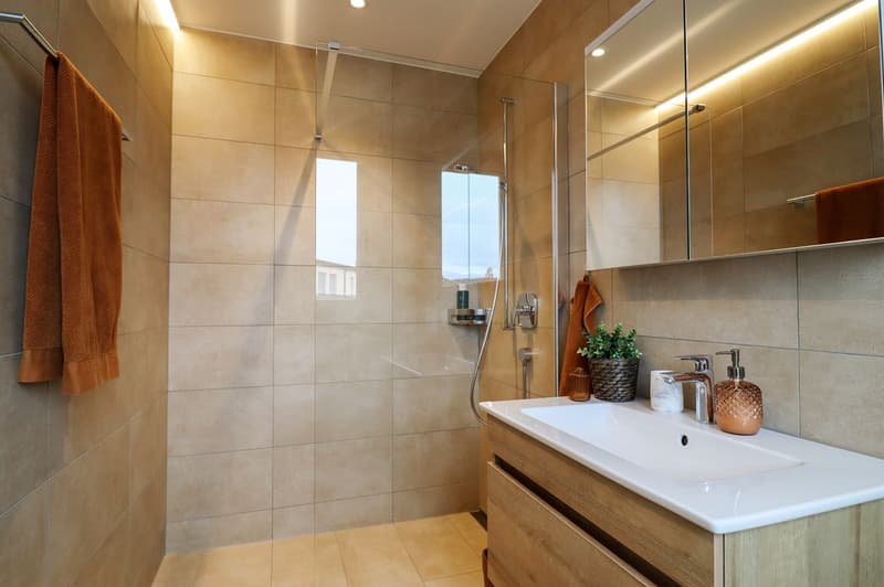 Exklusive 4.5-Zimmer-Wohnung mit Aussicht & zahlreichen Garagenplätzen (8)