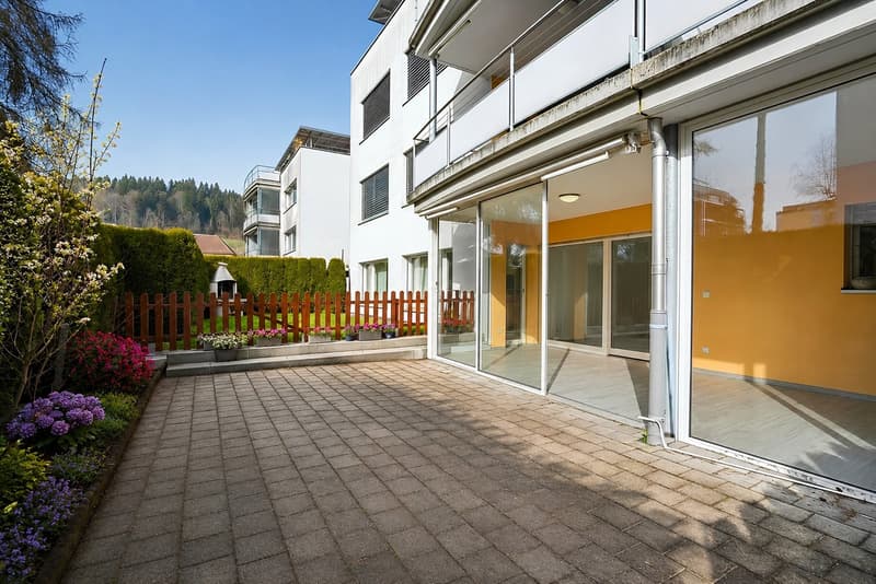 Barrierefrei: 5.5-Zimmer-Gartenwohnung mit Wintergarten, Sitzplatz sowie Rasenfläche (9)