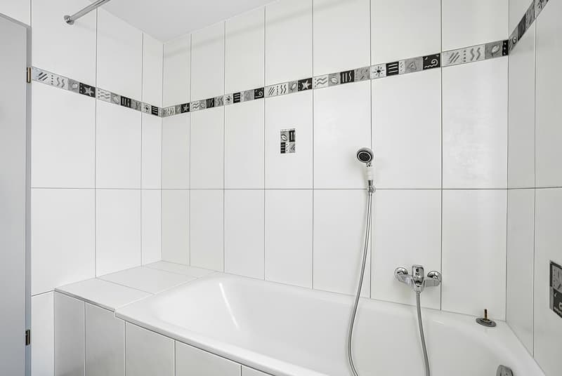 Barrierefrei: 5.5-Zimmer-Gartenwohnung mit Wintergarten, Sitzplatz sowie Rasenfläche (5)