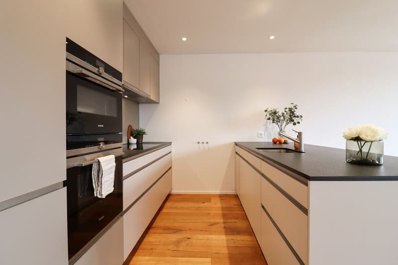 Exklusive 4.5-Zimmer-Wohnung mit Weitsicht und vielseitigem Parkplatzangebot (3)