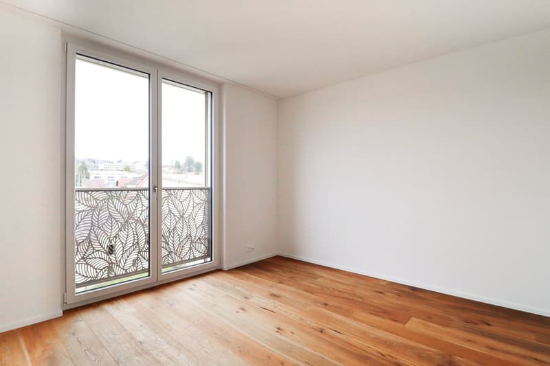 Exklusive 4.5-Zimmer-Wohnung mit Weitsicht und vielseitigem Parkplatzangebot (4)
