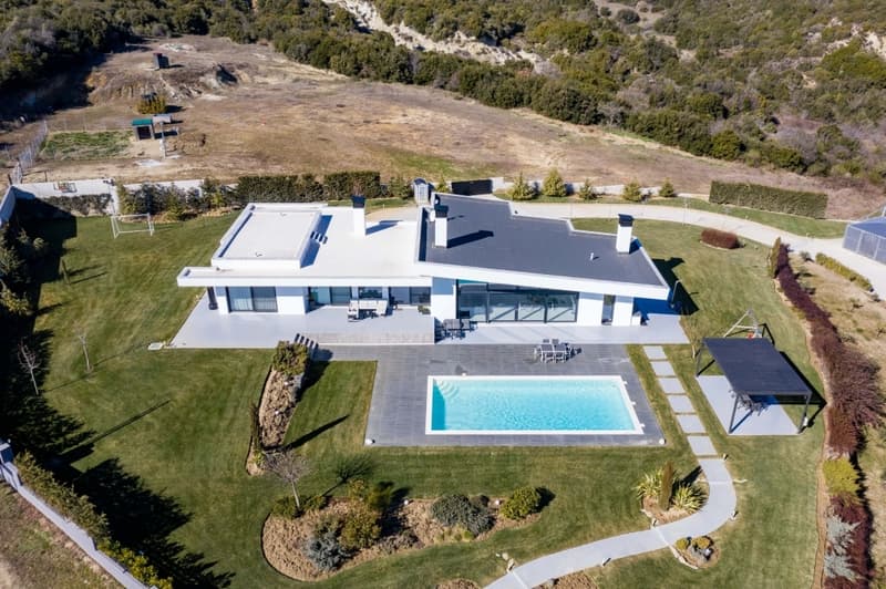 Einzigartige Villa von 350 m² mit Pool (2)
