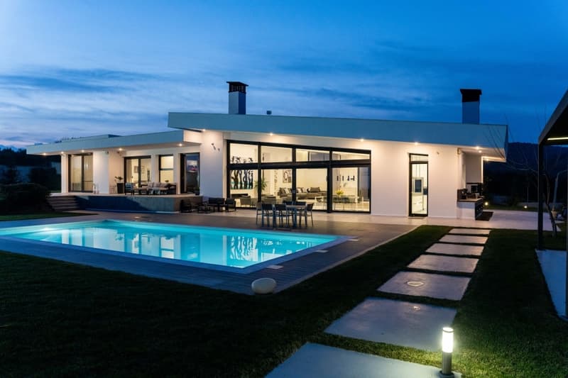 Einzigartige Villa von 330 m² mit Pool (1)