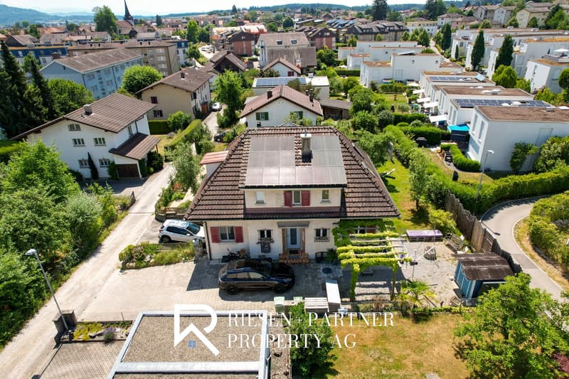 Freistehendes Einfamilienhaus mit wunderschöner Gartenanlage in Jegenstorf (3)