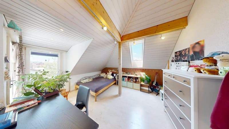 Freistehendes Einfamilienhaus mit wunderschöner Gartenanlage in Jegenstorf (24)