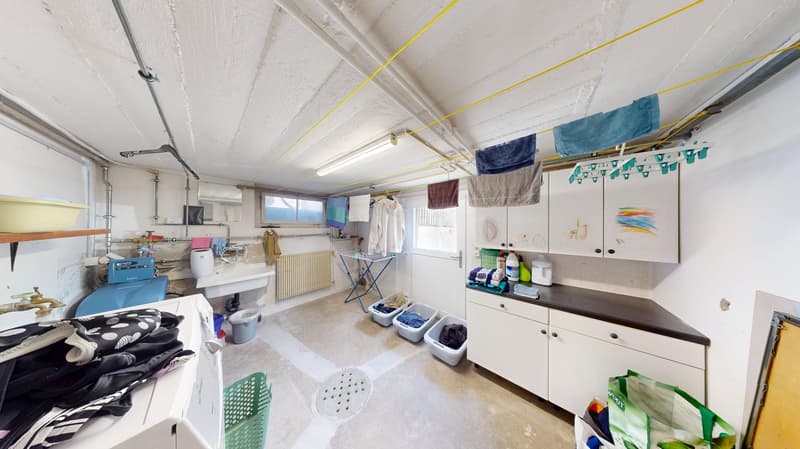 Freistehendes Einfamilienhaus mit wunderschöner Gartenanlage in Jegenstorf (35)