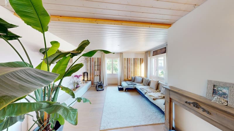 Freistehendes Einfamilienhaus mit wunderschöner Gartenanlage in Jegenstorf (12)