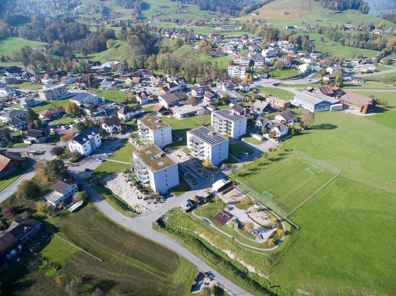 Moderne 4.5 Zimmer Erdgeschosswohnung mit Garten in Eichberg (1)