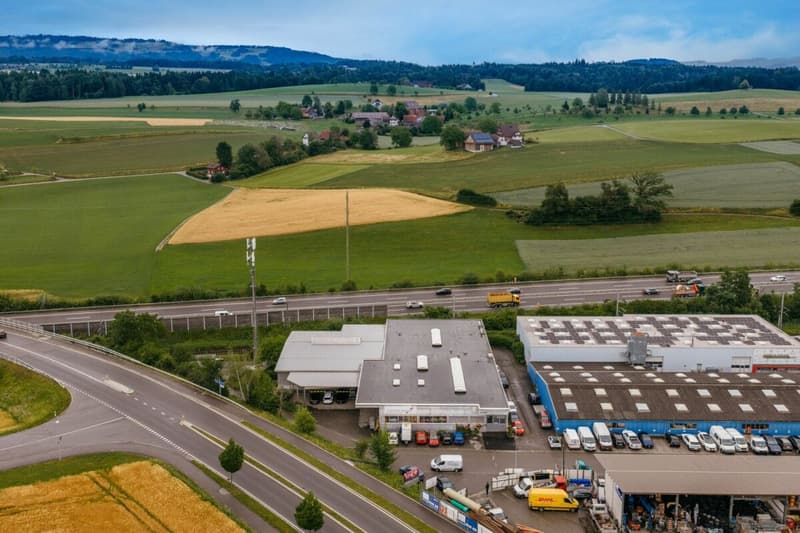 Attraktive Gewerbe- und Lagerflächen an Top-Verkehrslage zwischen Zürich und Zug (2)